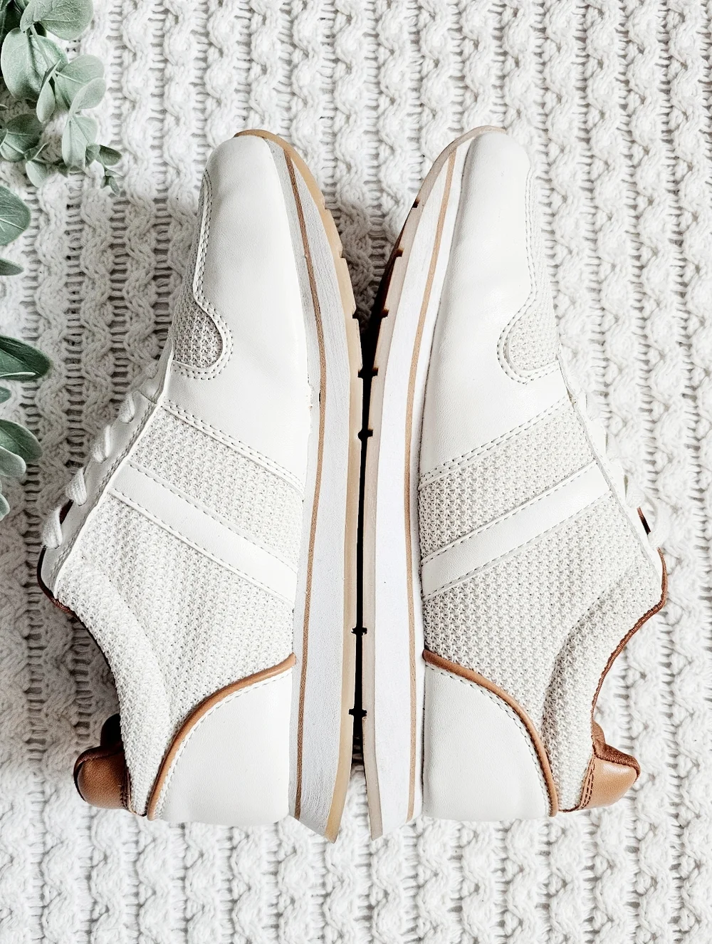 Banana Republic Retro Style Sneakers Cream Brown Lace Up Athletic Athleisure 7 - Picture 6 of 15